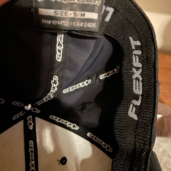 Alpinestars flex fit hat size s/m barely worn - Picture 2 of 3